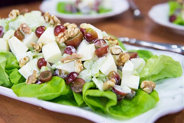 waldorf salad món ăn khai vị phong cách Mỹ