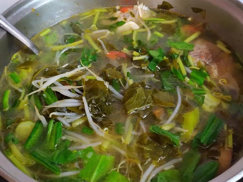 cach-nau-canh-chua-ca-duoi-la-giang